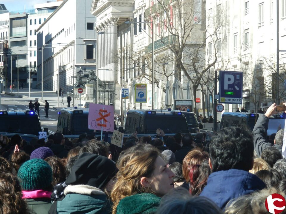 ESQUERRA UNIDA PETRER: El bus-vagón que salió desde Petrer