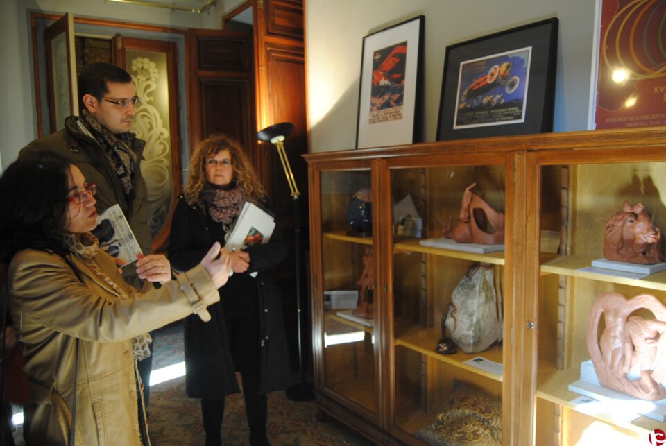 La Casa Modernista presenta una exposición de esculturas de Reme Tomás con interpretaciones de la obra del artista del modernismo José Segrelles