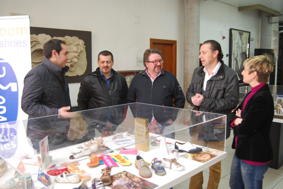 La exposición La moda a tus pies que reúne la apuesta primavera-verano 2014 de más de 70 marcas de moda ha sido inaugurada