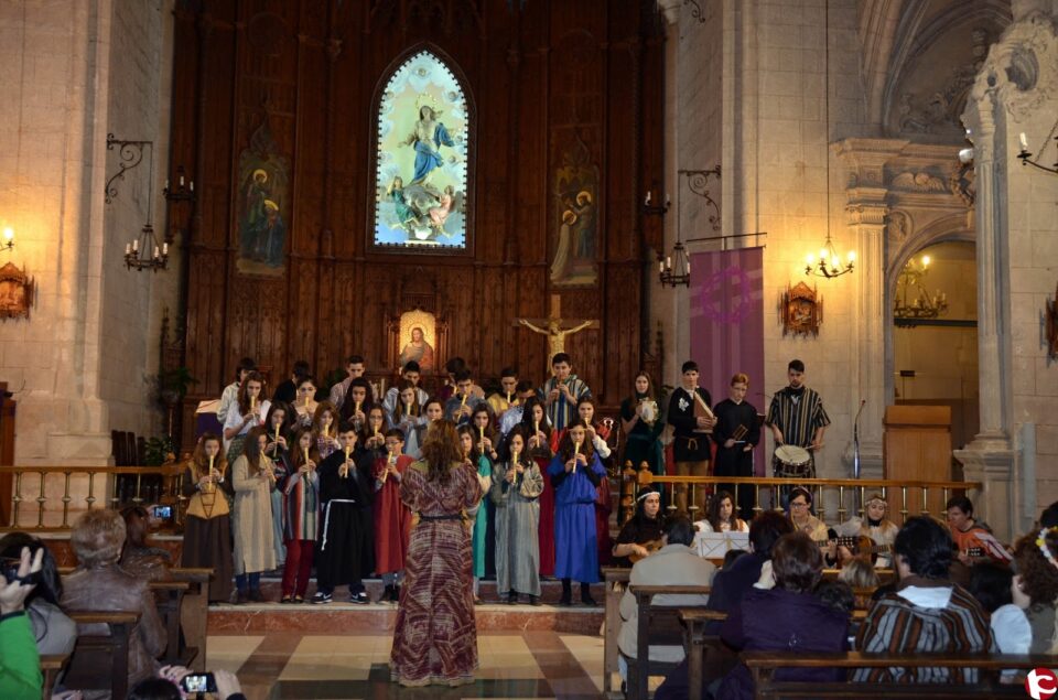 El próximo sábado 8 de marzo a las 18:00 en la Iglesia de Santa María de Villena tendrá lugar un concierto medieval interpretado por los alumnos de secundaria del colegio Nuestra Señora de los Dolores (Paulas) de Villena.