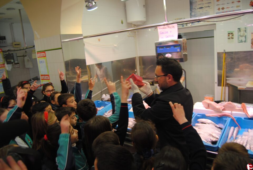 Décimo primera edición del Mercacole que ha comenzado hoy y que se prolongará hasta el próximo 15 de mayo.