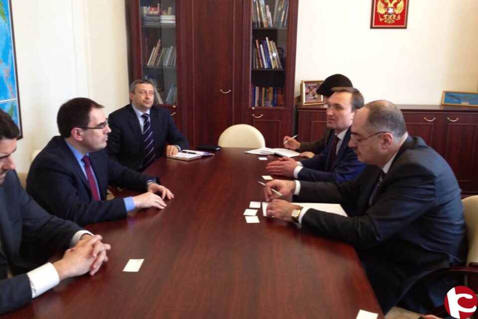 El diputado de Turismo