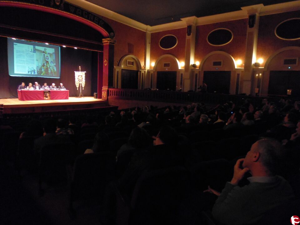 Presentado el Libro de la Semana Santa de Aspe "El Monte XIV"