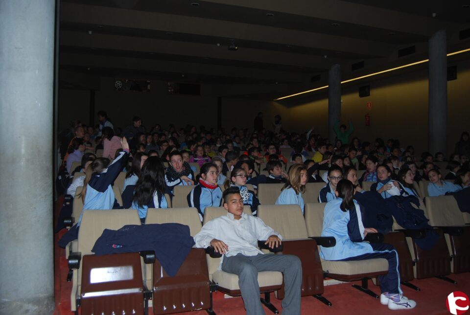 La UPCCA proyecta una película para el alumnado del 3º ciclo de Educación Primaria dentro del programa Cine y Educación en valores