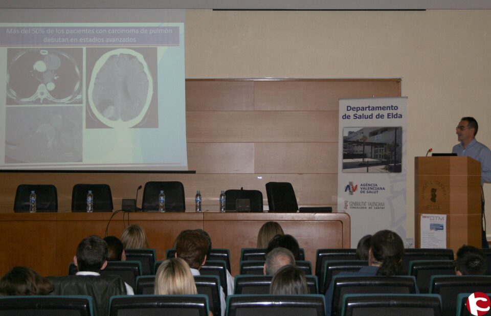 El Hospital de Elda reúne a expertos para abordar los avances en el cáncer de pulmón