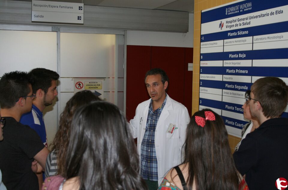 Estudiantes del IES La Torreta visitan el Hospital de Elda para conocer su actividad