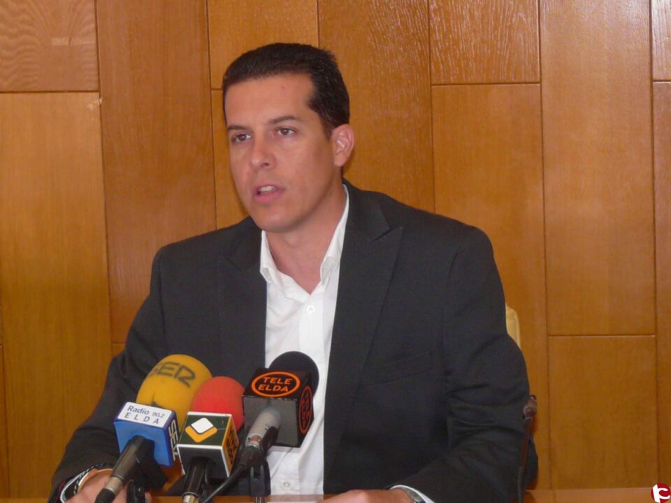 El PSOE a favor de añadir el nombre de Suárez al parque de la Concordia y pide a la alcaldesa que aprenda de su talante.
