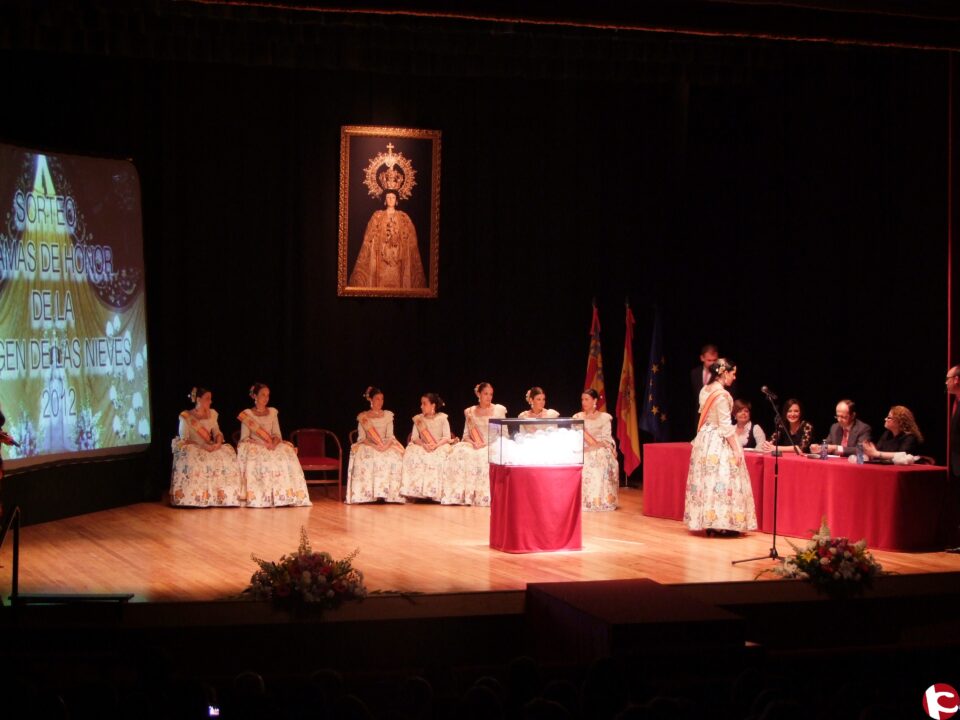71 jóvenes aspenses aspiran a ser damas de honor de La Virgen de las Nieves 2014