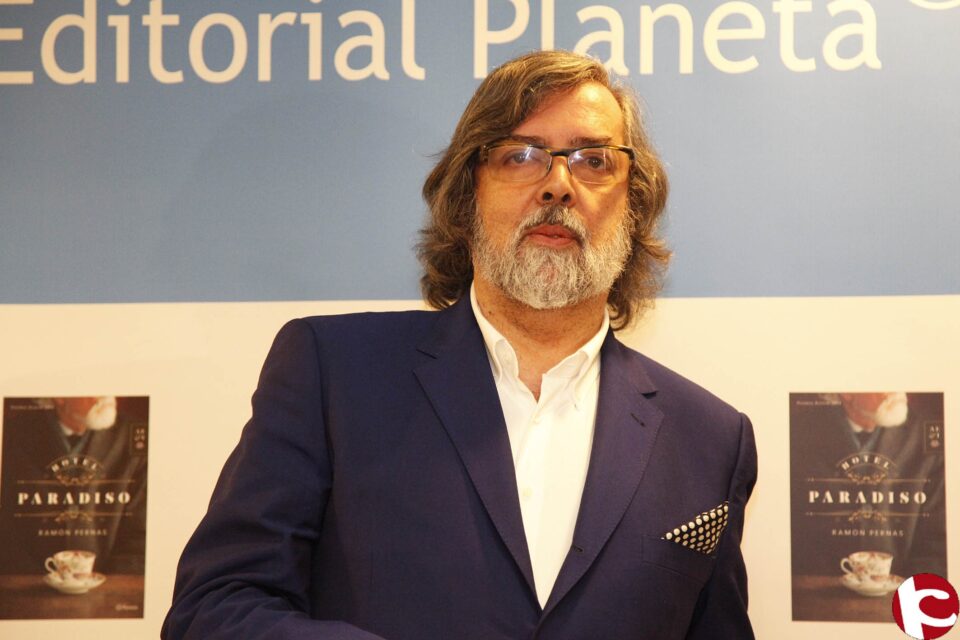 El escritor Ramón Pernas firmará su obra Hotel Paradiso en la caseta del Gil-Albert en la Feria del Libro