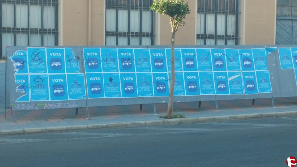 El PP de Petrer vuelve a sufrir las amenazas de la izquierda radical con pintadas en sus carteles electorales