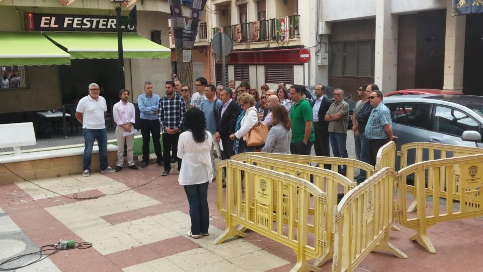 El Ayuntamiento de Petrer guarda un minuto de silencio por el asesinato de la presidenta de la Diputación de León Isabel Carrasco