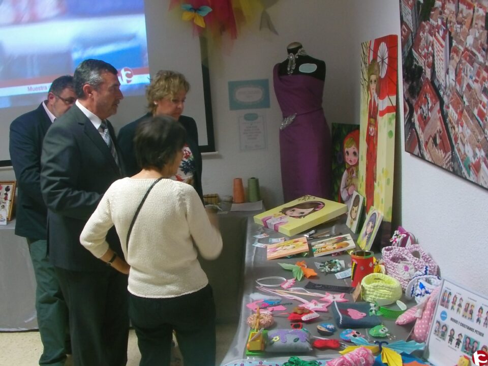La Tourist Info abre durante las fiestas de Moros y Cristianos con la fiesta y las flores de ganchillo como reclamo