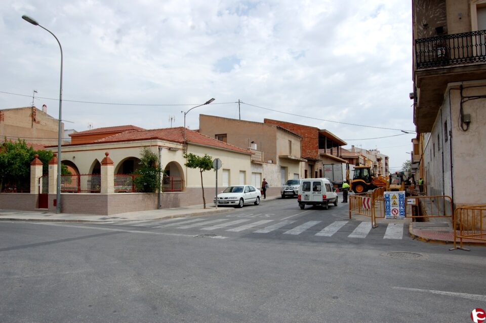 Comienzan las obras de refuerzo de agua potable en la Calle Cid