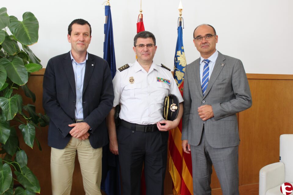 El Comisario Provincial de la Policía Nacional visita la Universidad de Alicante