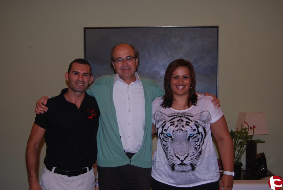 El Ayuntamiento de Villena recibe a la villenense Sara Conejero