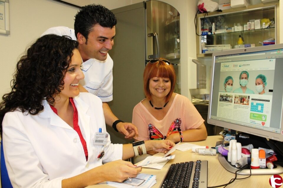 Más de 50.000 pacientes se comunican con los profesionales sanitarios a través de Internet