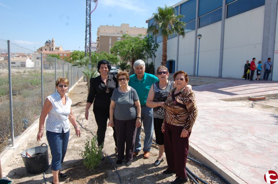 Con motivo del Día Mundial del Medio Ambiente el ayuntamiento ha plantado diversas variedades de árboles en las instalaciones del Pabellón Municipal