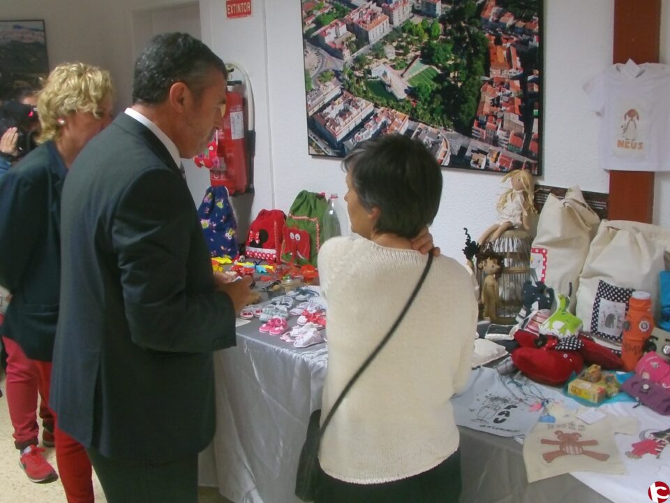 Ofrecen un curso especializado para artistas y artesanos para ayudar a que su talento sea un medio de vida