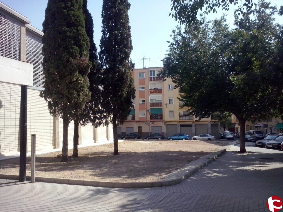 El edil César González pide al equipo de gobierno que inicie las obras del parque anexo a la iglesia de San Francisco