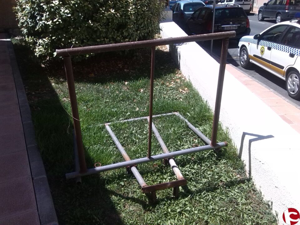 Detención de dos personas por entrar a una caseta e intento de atropello