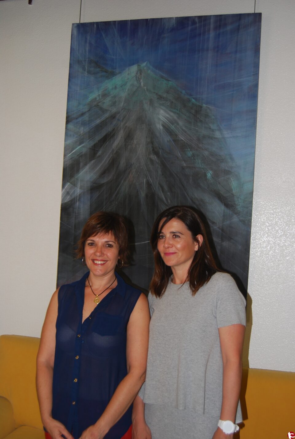 Mónica Jover dona un cuadro al Ayuntamiento