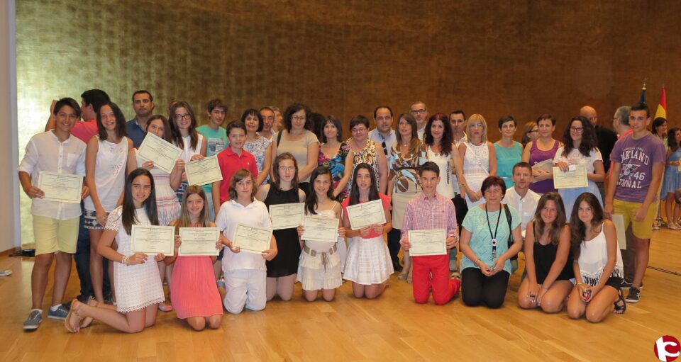 16 alumnos y alumnas de Villena reciben el premio excelencia académica de la Conselleria de Educación