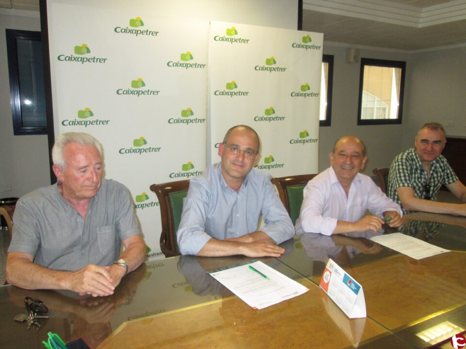 Caixapetrer entrega 40.000 euros a ASPRODIS