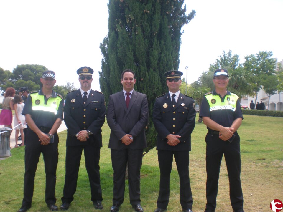 La Policía Local de Petrer detiene a dos ciudadanos por falsificación del permiso de conducir en la zona de Rambla dels Molins y en la Avda. Felipe V