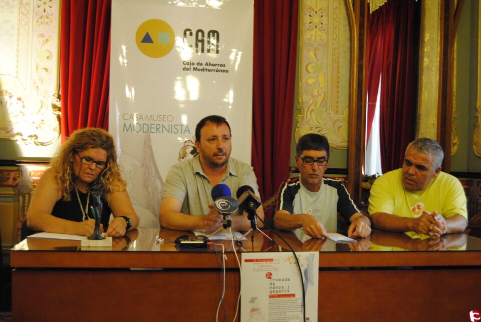 Los Nanos i Gegants de Novelda cumplen 25 años y lo celebran con una exposición y una trobada