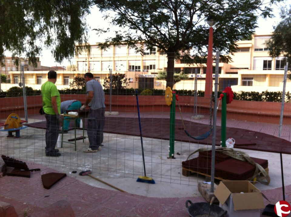 Trabajos de mantenimiento y mejora en los más de 120.000 m2 de zonas verdes