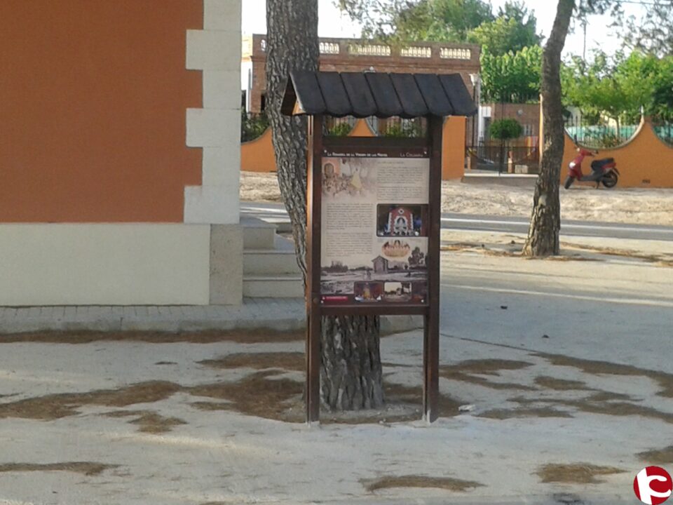 El Ayuntamiento de Aspe coloca paneles informativos sobre la Romería de la Virgen de las Nieves en el Camino Viejo de Hondón