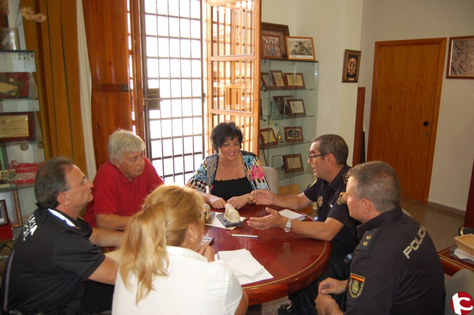 Policía Autonómica colabora conjuntamente con la Policía Local para vigilar la Uva