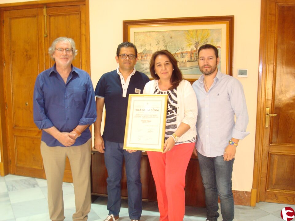 Obtención delcuadro con el premio que obtuvo la Asociación Músico Cultural Eldense Santa Cecilia en el primer premio de la sección segunda del VIII Certamen Internacional de Bandas de Música Vila de la Sénia.