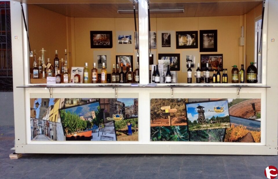 Estand promocional de Beneixama en Fiestas de Moros y Cristianos