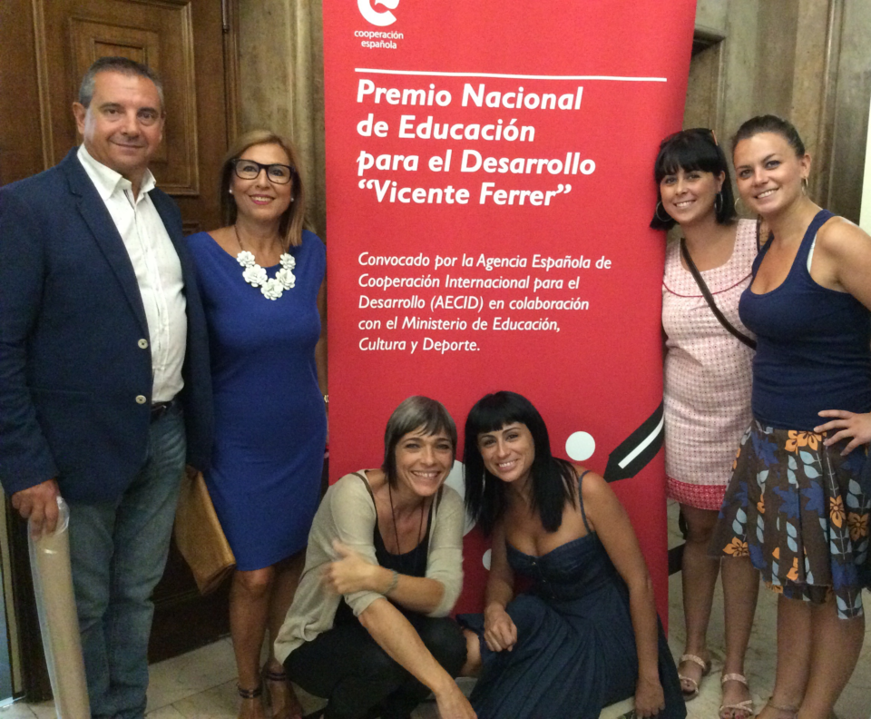 COLEGIO SANTO DOMINGO SAVIO DE PETRER RECIBE EL PREMIO NACIONAL DE EDUCACIÓN PARA EL DESARROLLO "VICENTE FERRER"
