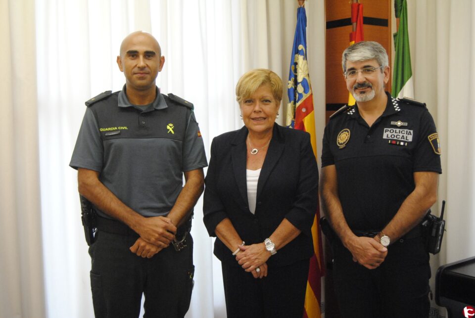 La alcaldesa se reúne con el nuevo Comandante de Puesto la Guardia Civil para intensificar la colaboración entre los cuerpos y fuerzas de seguridad en Novelda