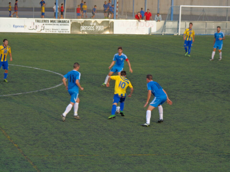 Los errores propios condenan al Sporting en Moixent