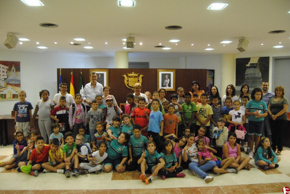 Visita de unos 60 alumnos de 3º y 4º de Primaria del colegio público Alfonso X el Sabio al Ayuntamiento