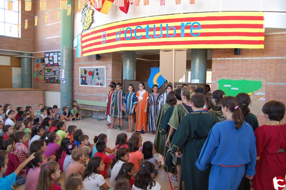 EL C.P JORGE JUAN CELEBRA EL DÍA DE LA COMUNIDAD VALENCIANA CON UNA REPRESENTACIÓN TEATRAL