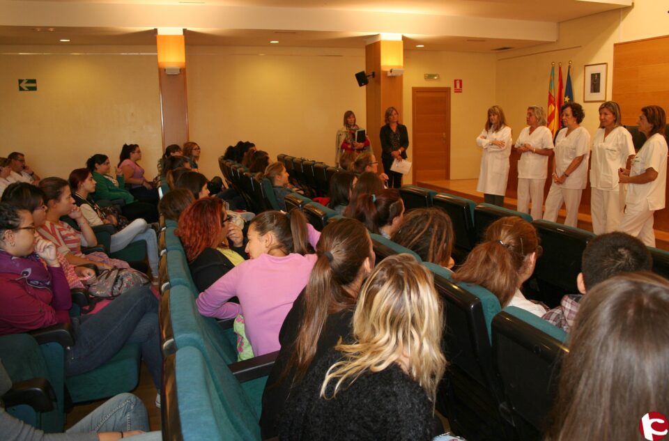 43 estudiantes de Auxiliar de Enfermería inician sus prácticas en el Departamento de Salud de Elda