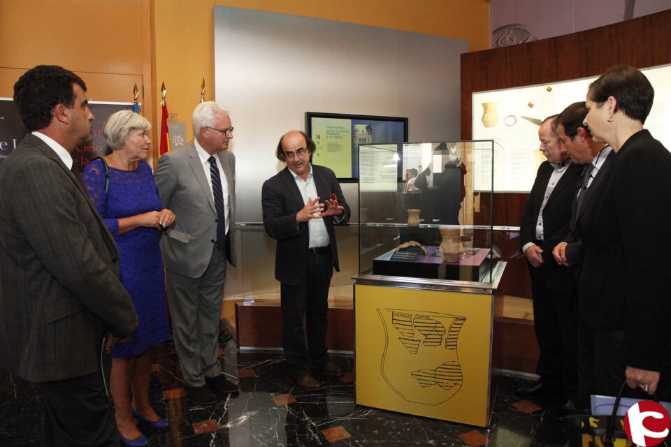 El MARQ exhibe dos conjuntos campaniformes prehistóricos procedentes de Holanda y Castellón