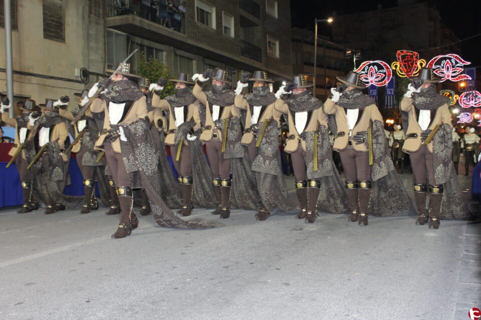 Reportaje de video y galería fotográfica del desfile de Artefiesta
