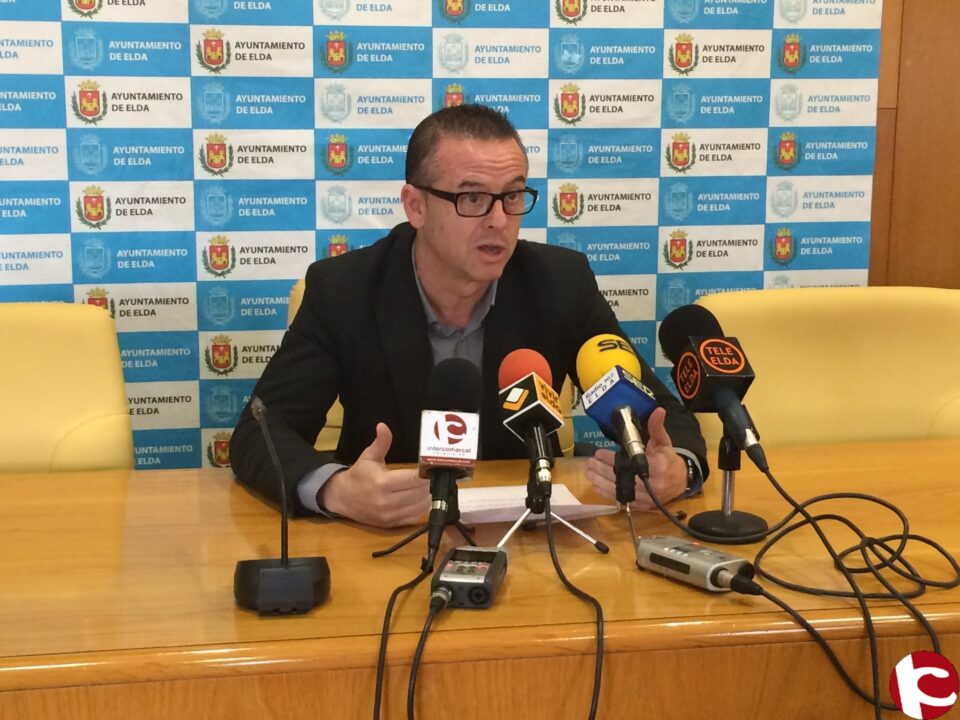 El Ayuntamiento de Elda invierte 72.000 euros en mejorar la señalización y la seguridad vial de la ciudad