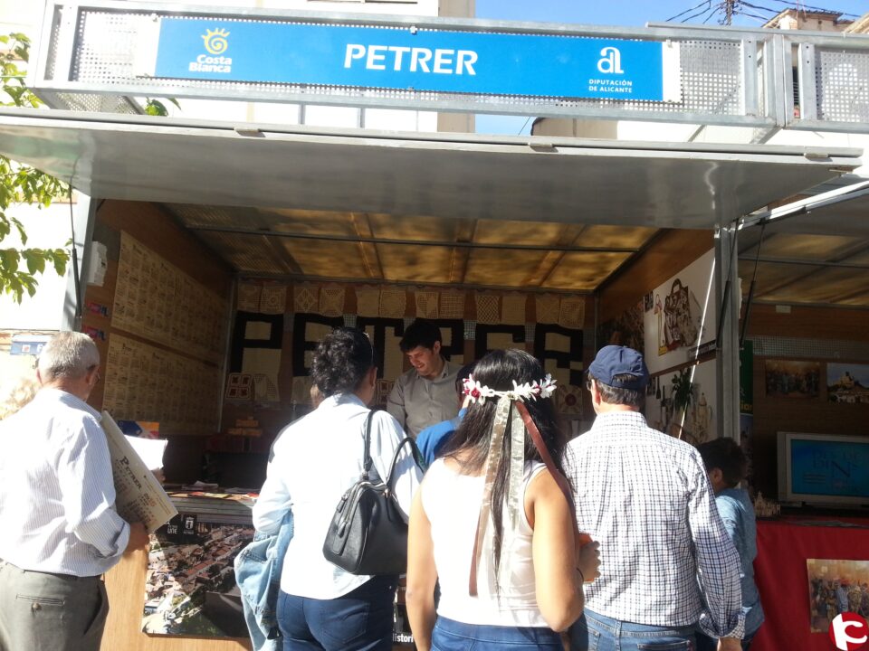 Más de 1.000 personas se interesan por Petrer en la Fira de tots Sants de Cocentaina