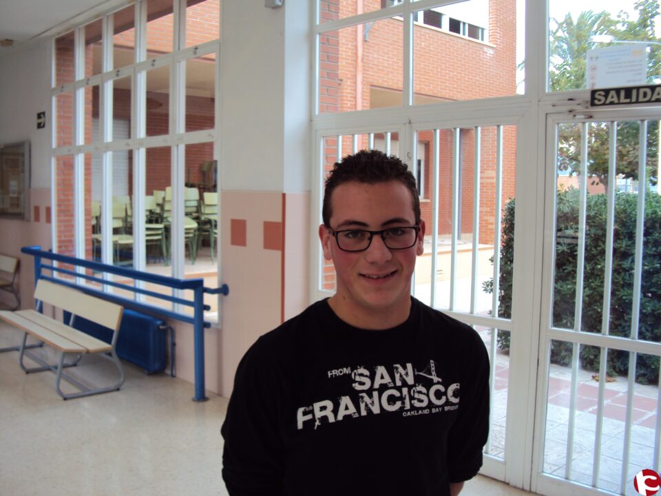 UN ALUMNO DEL IES LA MELVA DE ELDA OBTIENE EL PREMIO EXTRAORDINARIO AL RENDIMIENTO ACADÉMICO EN SECUNDARIA