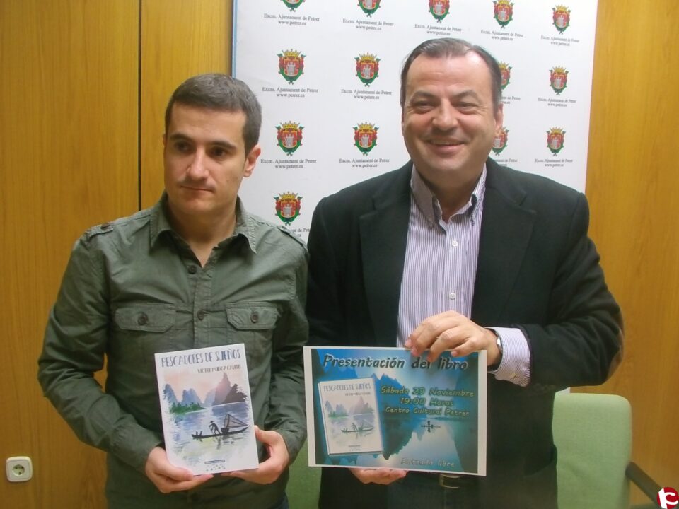 El autor local Víctor Muñoz presenta en Petrer su cuarta novela con una temática de autoayuda