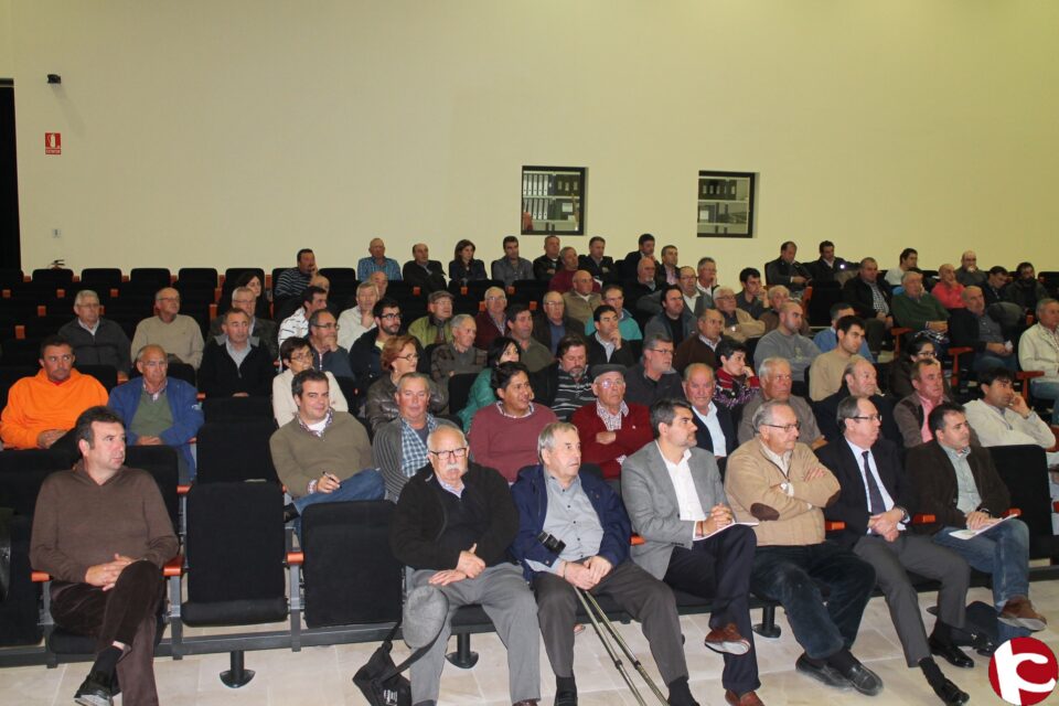 Más de un centenar de empresarios agrícolas conoce las novedades de la PAC 2015-2020 en Villena