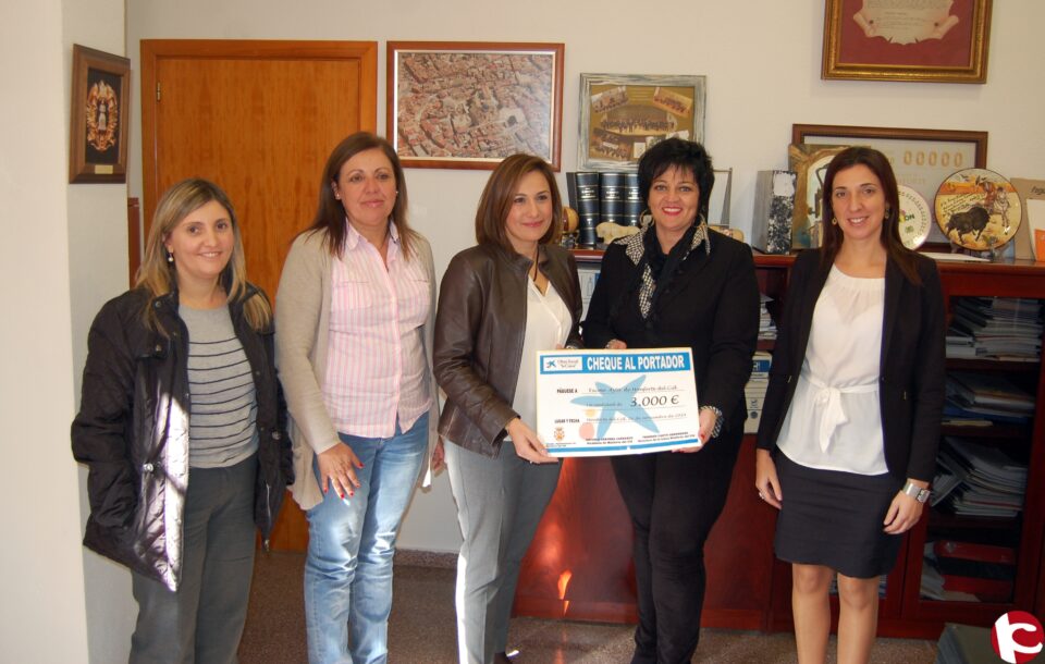 Obra Social de La Caixa entrega 3.000  al Ayuntamiento