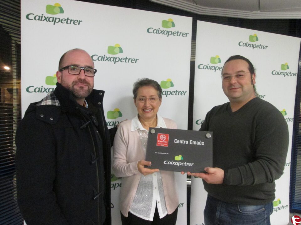 Caixapetrer entrega 60.000 euros a Cáritas y Cruz Roja