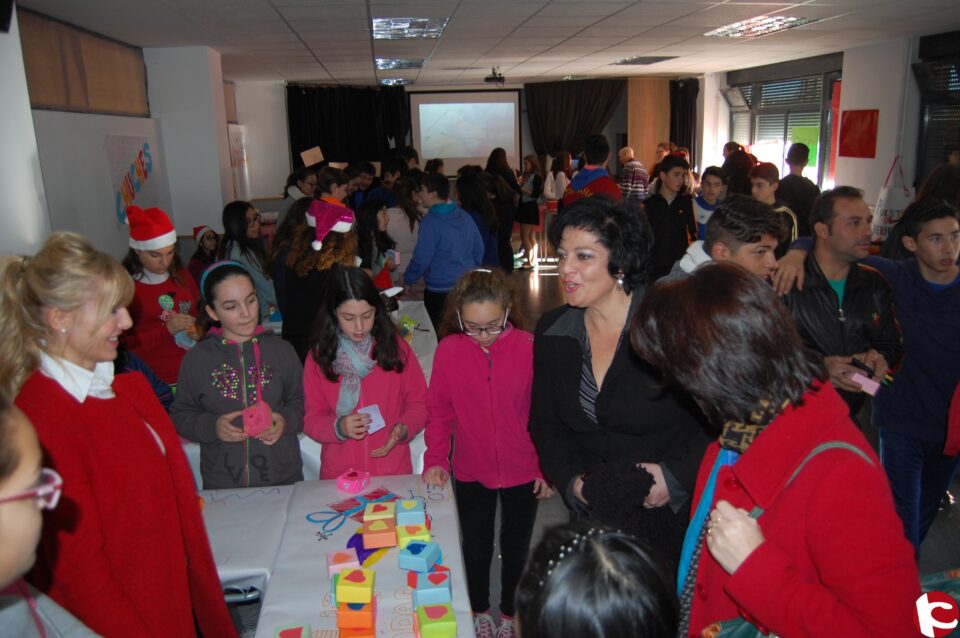 La Alcaldesa Visita el Mercadillo Navideño del Insituto Las Norias